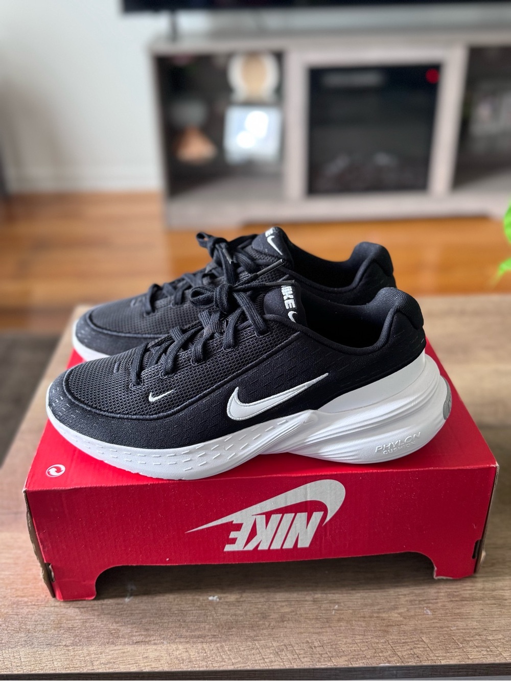 Nike Black & White Cushioned Mesh Trainers - Picture 14 of 14